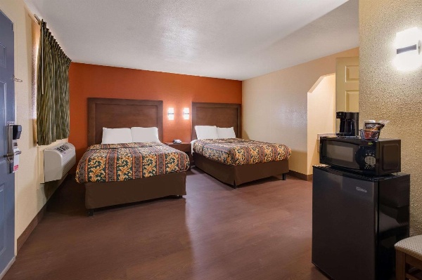 Rodeway Inn & Suites East image 10