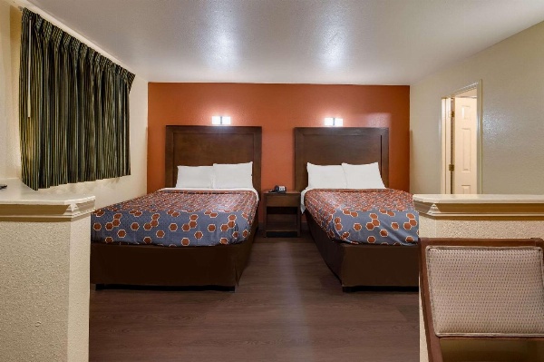 Rodeway Inn & Suites East image 12