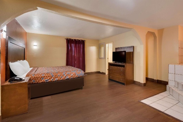Rodeway Inn & Suites East image 19