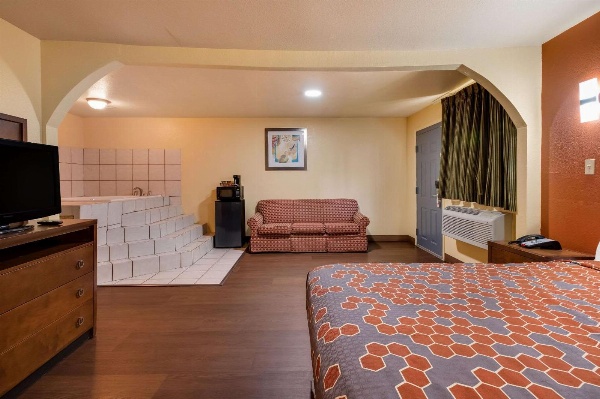 Rodeway Inn & Suites East image 20