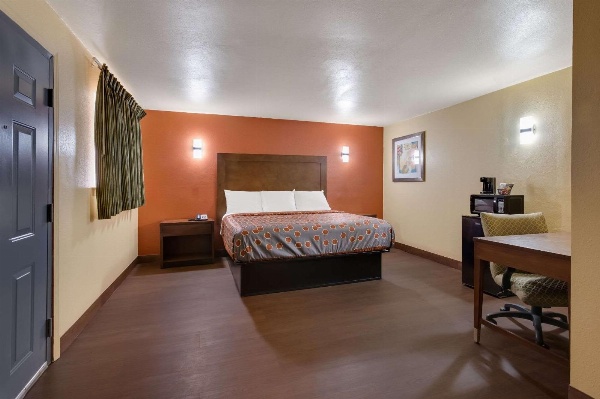 Rodeway Inn & Suites East image 29