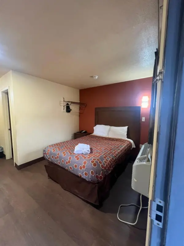 Rodeway Inn & Suites East Main image