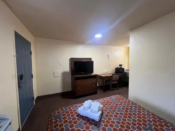 Rodeway Inn & Suites East Main image